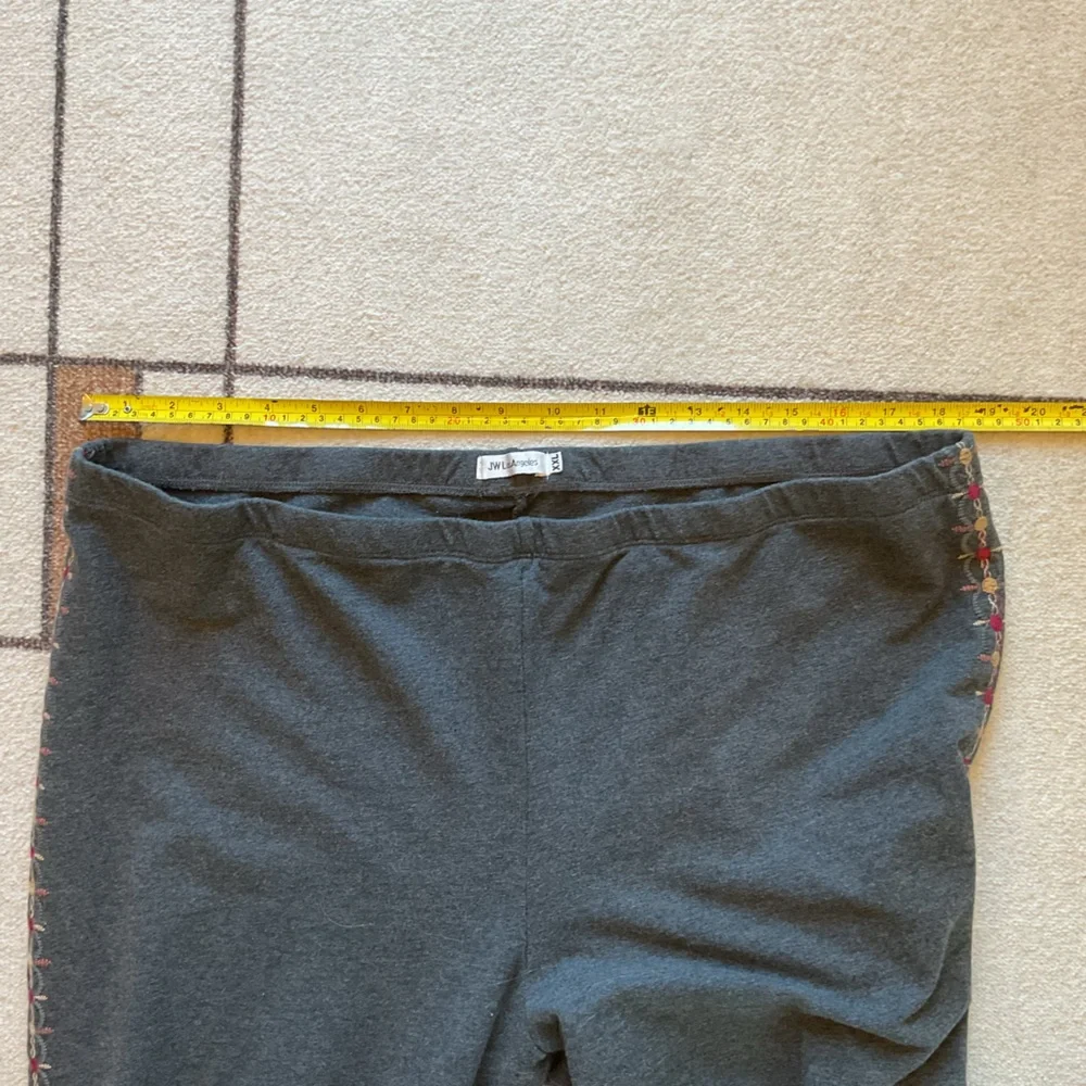 Johnny Was Floral Embroidered Leggings - Gray - Picture 8 of 8